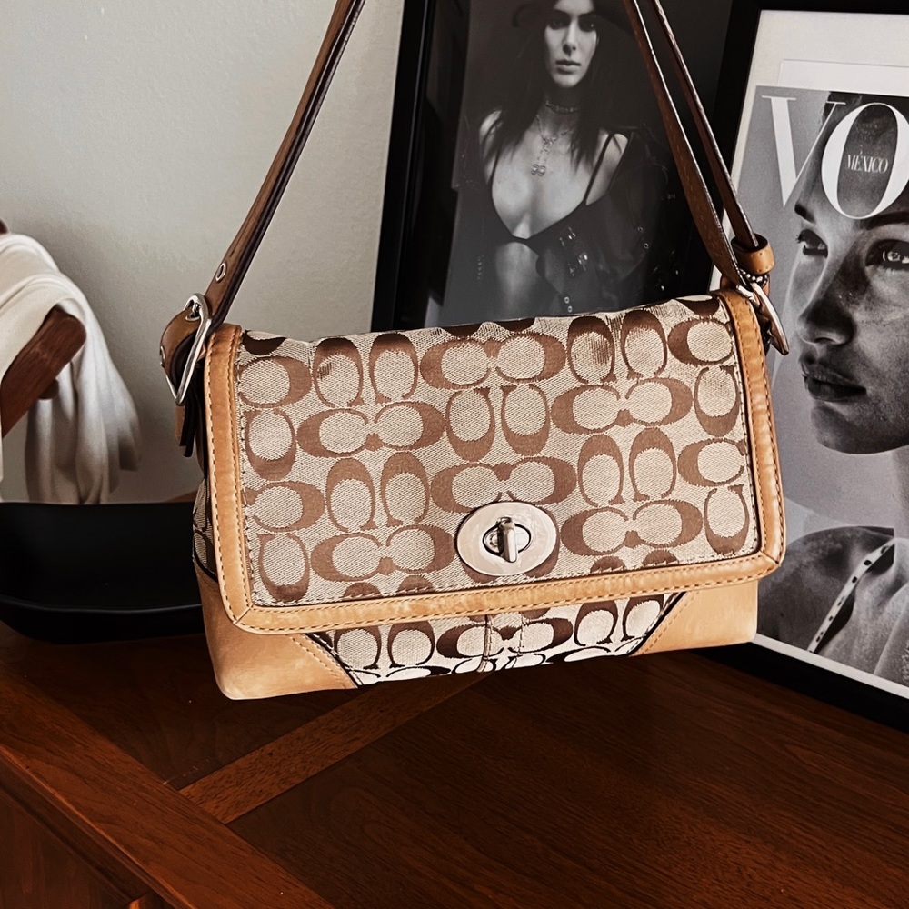 Y2K RESTORED COACH HAMPTON SIGNIATURE TAN SHOULDER BAG - Picture 1 of 16